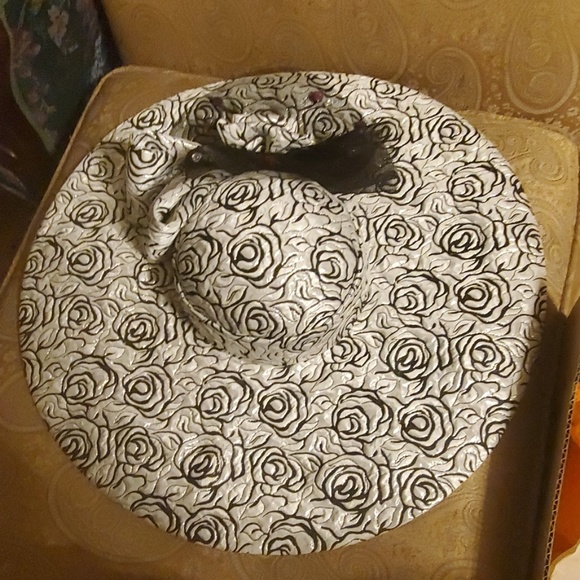 Sold - Picture 3 of 3